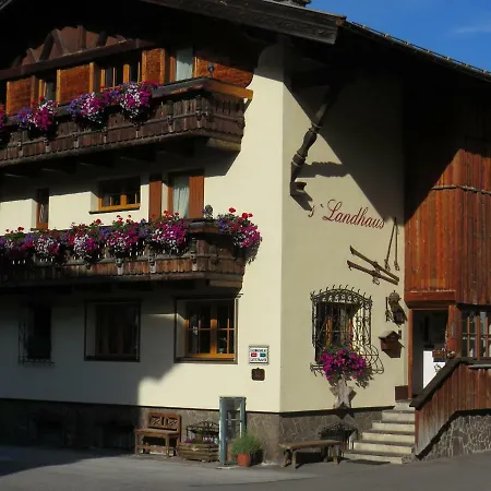 S'landhaus בית הארחה 3*